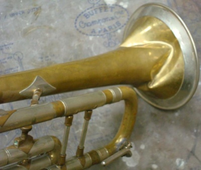 Ophicl�ide_Atelier_r�paration_instruments_�_vent_Mulhouse_D�bosselage