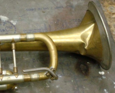 Ophicl�ide_Atelier_r�paration_instruments_�_vent_Mulhouse_D�bosselage