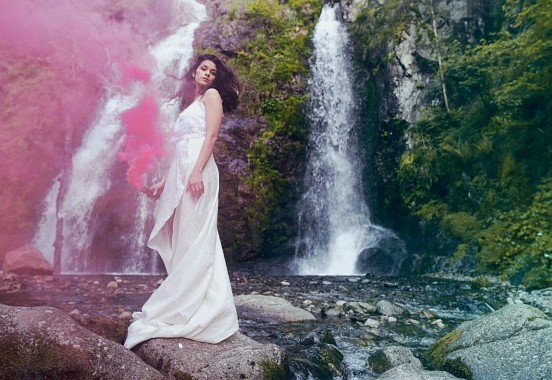 Ophicl�ide Showroom Exposition Cr�ations Couture Lace & Grace