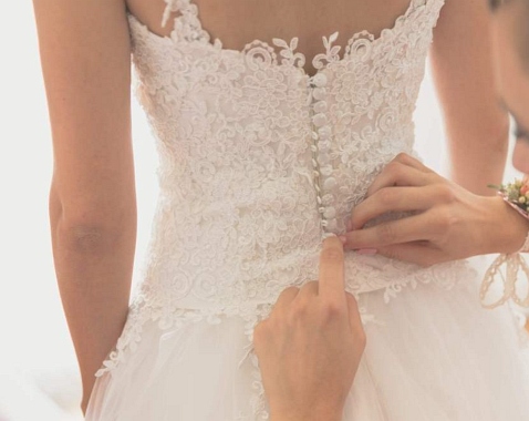 Ophicl�ide Showroom Exposition Cr�ations Couture Lace & Grace