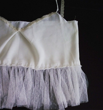 Ophicl�ide Showroom Exposition Cr�ations Couture Lace & Grace