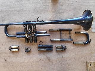 Trompette Selmer apr�s application de la patine